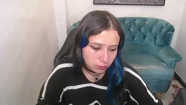 Green_EyesFox_v from StripChat