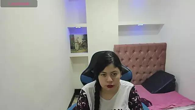 Discover our girls online shows and discover the company of countless livestreamers, with stunning shapes, sex toys and more.