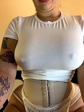 Discover our girls online shows and discover the company of countless livestreamers, with stunning shapes, sex toys and more.