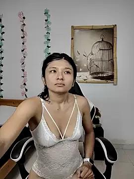 Discover our girls online shows and discover the company of countless livestreamers, with stunning shapes, sex toys and more.