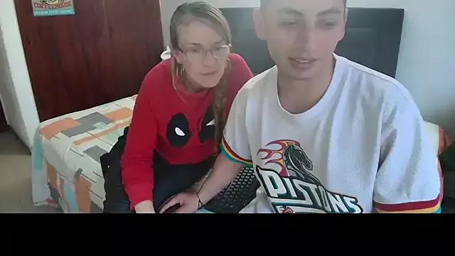 gucciandgreciaa from StripChat