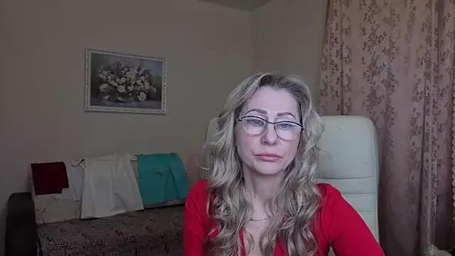 Discover our girls online shows and discover the company of countless livestreamers, with stunning shapes, sex toys and more.
