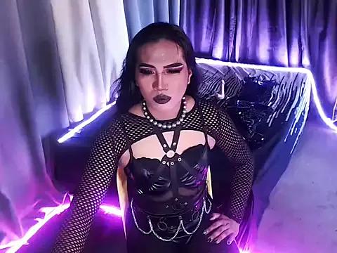 Discover our girls online shows and discover the company of countless livestreamers, with stunning shapes, sex toys and more.