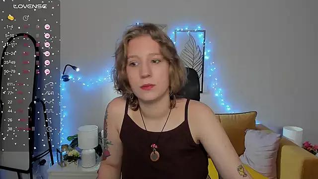 Hailey_Foxy from StripChat is Freechat