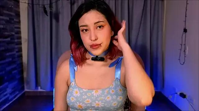 Discover our girls online shows and discover the company of countless livestreamers, with stunning shapes, sex toys and more.