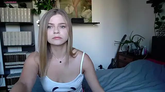 HaleyReedme from StripChat is Freechat