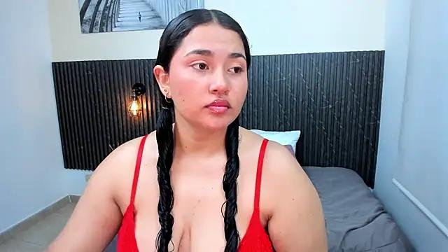 Discover our girls online shows and discover the company of countless livestreamers, with stunning shapes, sex toys and more.