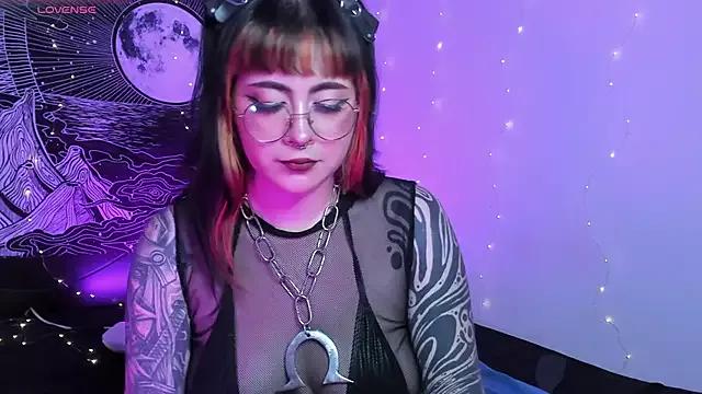 Hallucigenia_ from StripChat is Freechat