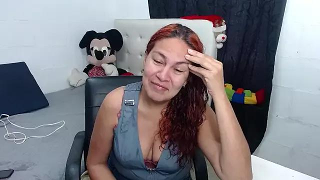 Discover our girls online shows and discover the company of countless livestreamers, with stunning shapes, sex toys and more.
