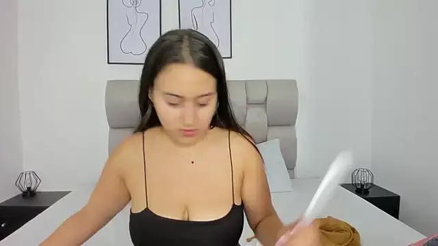 Discover our girls online shows and discover the company of countless livestreamers, with stunning shapes, sex toys and more.