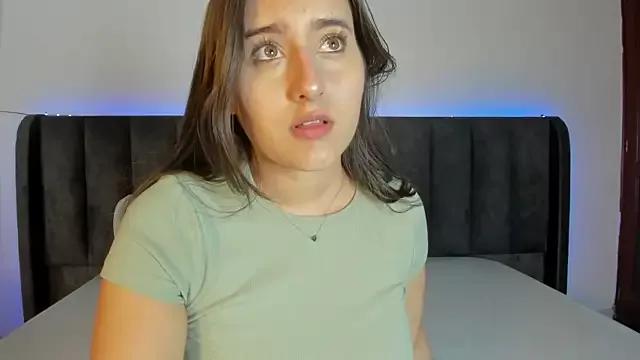 Discover our girls online shows and discover the company of countless livestreamers, with stunning shapes, sex toys and more.