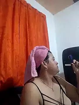 Hanna_Kieran from StripChat
