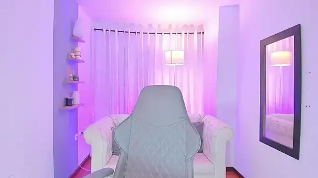 hanna_mils from StripChat