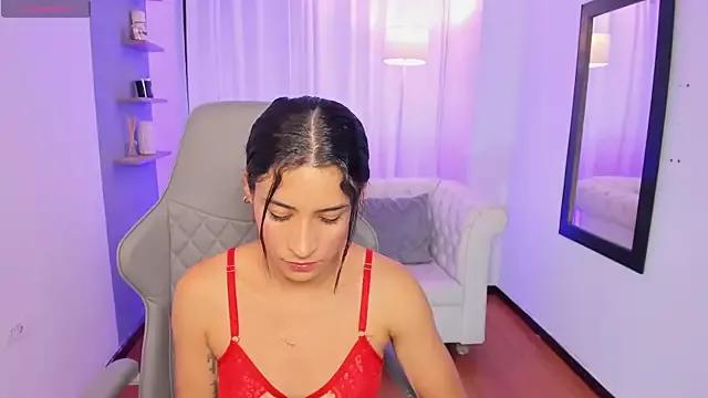 Discover our girls online shows and discover the company of countless livestreamers, with stunning shapes, sex toys and more.