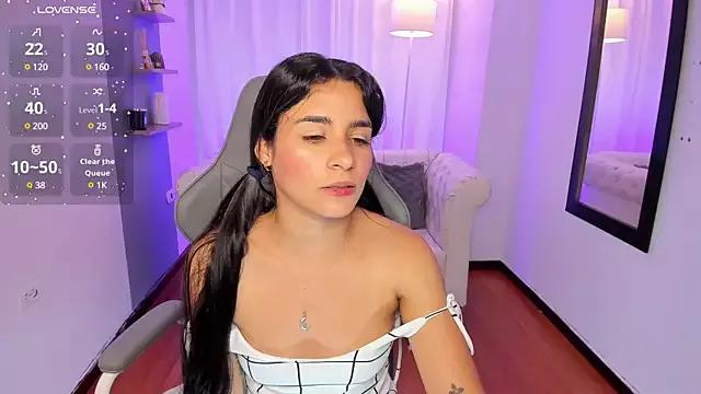 hanna_mils from StripChat