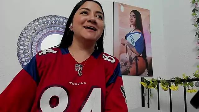 Discover our girls online shows and discover the company of countless livestreamers, with stunning shapes, sex toys and more.