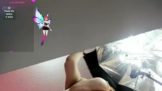 Discover our girls online shows and discover the company of countless livestreamers, with stunning shapes, sex toys and more.