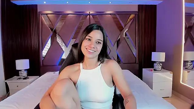 Discover our girls online shows and discover the company of countless livestreamers, with stunning shapes, sex toys and more.