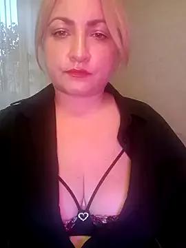 HannaApple from StripChat