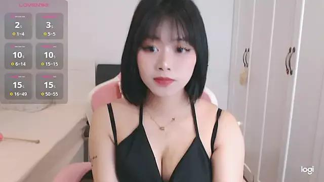 Discover our girls online shows and discover the company of countless livestreamers, with stunning shapes, sex toys and more.