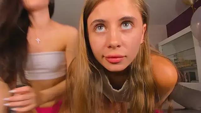 Discover our girls online shows and discover the company of countless livestreamers, with stunning shapes, sex toys and more.