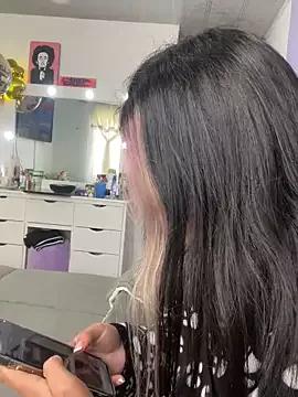 Discover our girls online shows and discover the company of countless livestreamers, with stunning shapes, sex toys and more.