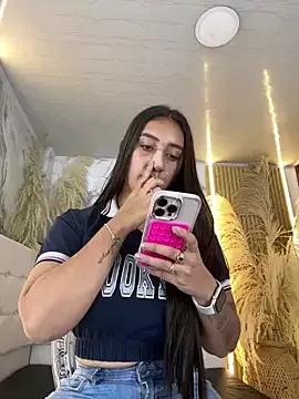 Discover our girls online shows and discover the company of countless livestreamers, with stunning shapes, sex toys and more.