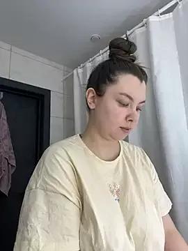Discover our girls online shows and discover the company of countless livestreamers, with stunning shapes, sex toys and more.