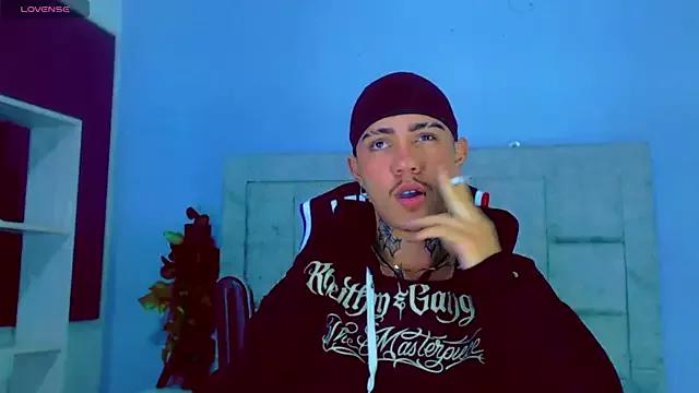 HannibalLester from StripChat is Freechat