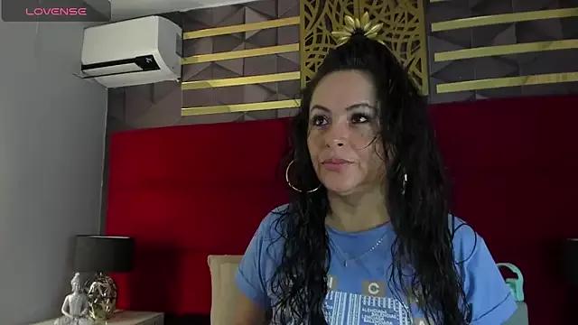 hanny_milf from StripChat