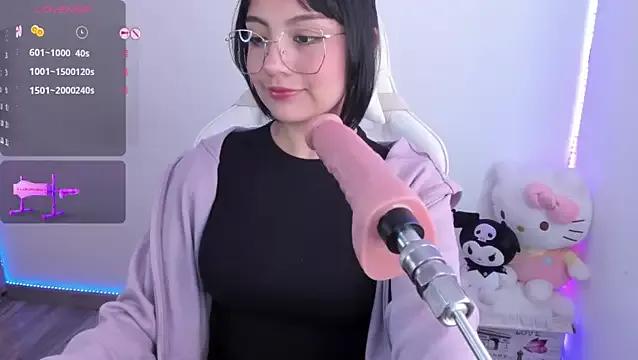 Discover our girls online shows and discover the company of countless livestreamers, with stunning shapes, sex toys and more.