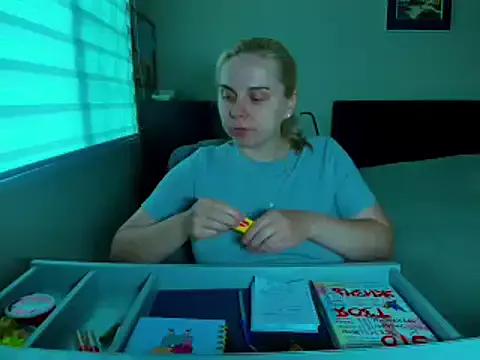 HappyIva from StripChat
