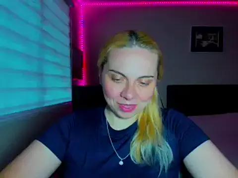HappyIva from StripChat