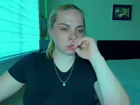 HappyIva from StripChat