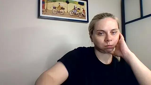 HappyIva from StripChat