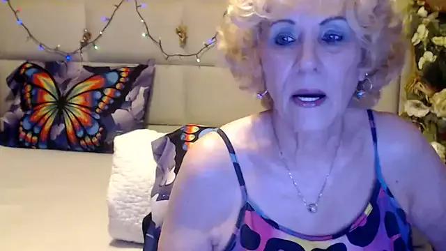 HappyWomanOn from StripChat