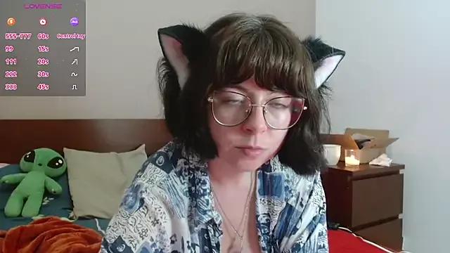 Discover our girls online shows and discover the company of countless livestreamers, with stunning shapes, sex toys and more.