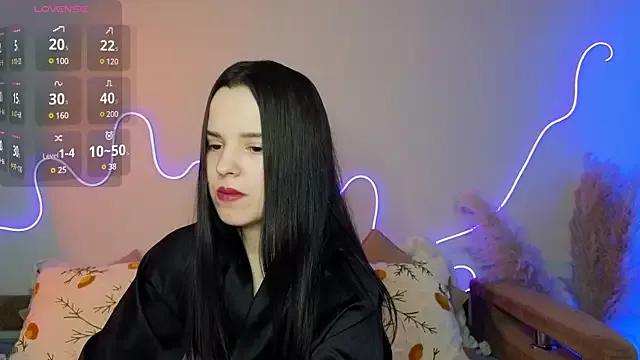 Discover our girls online shows and discover the company of countless livestreamers, with stunning shapes, sex toys and more.