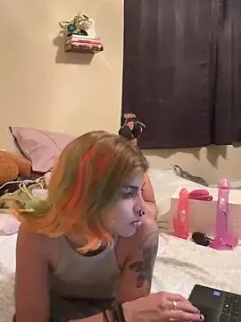 Discover our girls online shows and discover the company of countless livestreamers, with stunning shapes, sex toys and more.