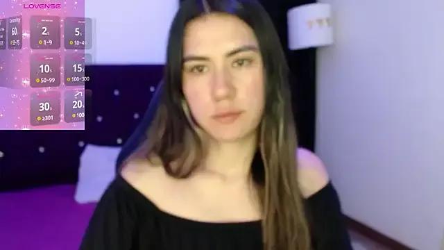 Discover our girls online shows and discover the company of countless livestreamers, with stunning shapes, sex toys and more.