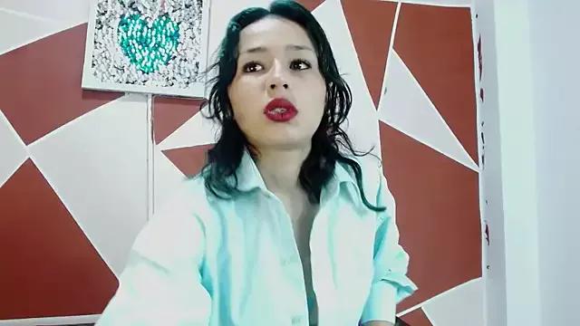 Discover our girls online shows and discover the company of countless livestreamers, with stunning shapes, sex toys and more.