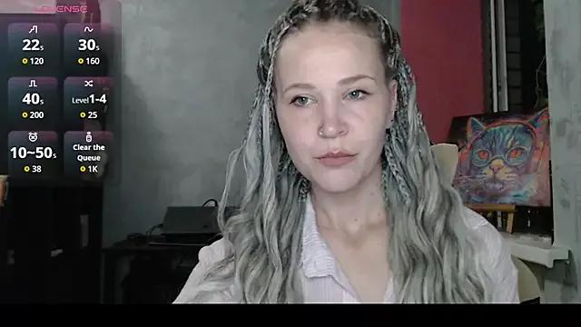 Discover our girls online shows and discover the company of countless livestreamers, with stunning shapes, sex toys and more.