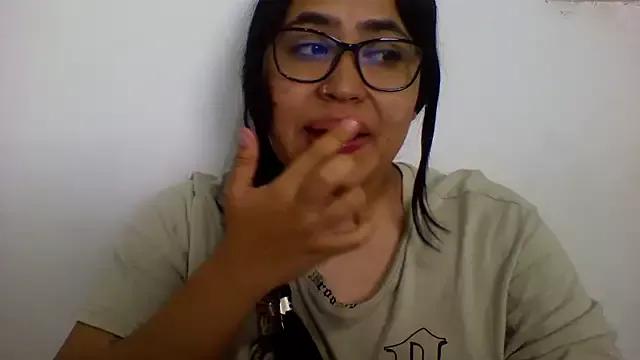Harris_Annie from StripChat