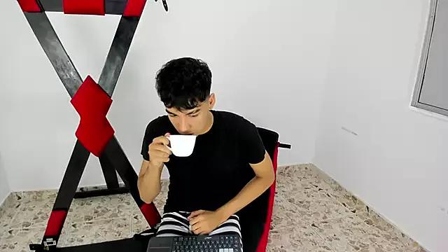 Harry_LatinBoy from StripChat is Freechat
