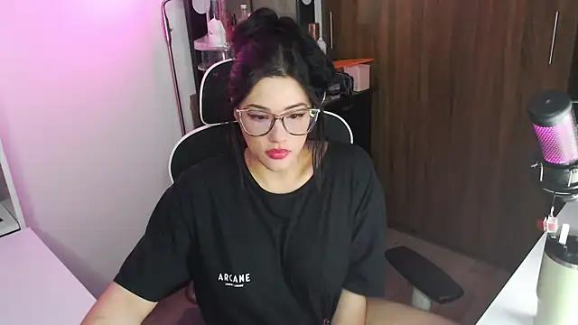 Hathorwarri0r from StripChat