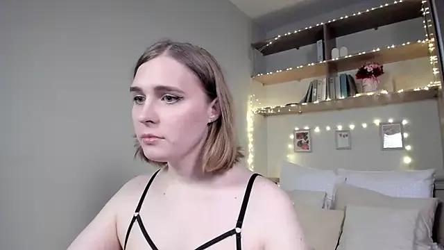 Discover our girls online shows and discover the company of countless livestreamers, with stunning shapes, sex toys and more.
