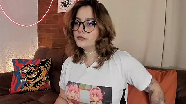 Hazelbrownn2000 from StripChat is Freechat