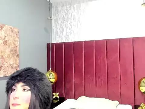 Discover our girls online shows and discover the company of countless livestreamers, with stunning shapes, sex toys and more.