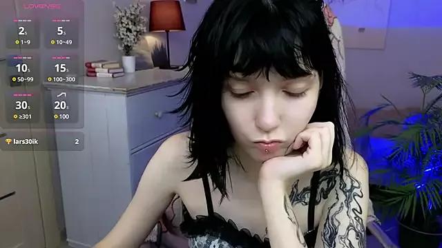 HazelTompson from StripChat is Freechat