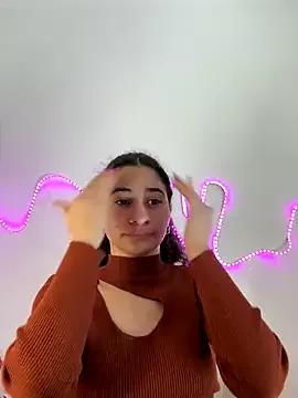 Discover our girls online shows and discover the company of countless livestreamers, with stunning shapes, sex toys and more.